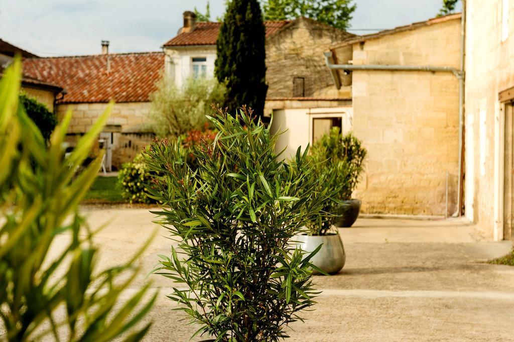 Chateau La Mothe Du Barry Bed & Breakfast Moulon-sur-Dordogne Exterior photo