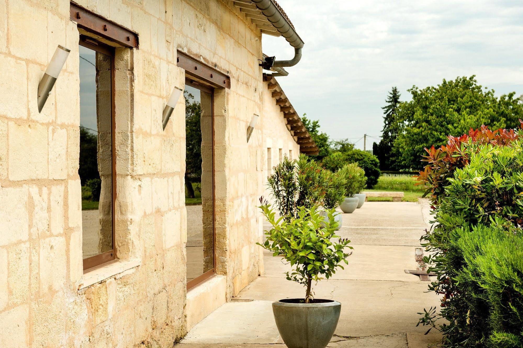 Chateau La Mothe Du Barry Bed & Breakfast Moulon-sur-Dordogne Exterior photo