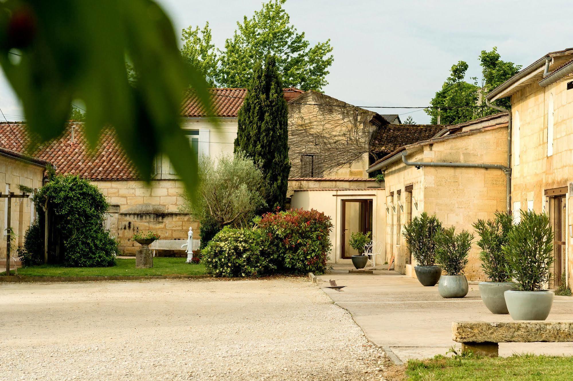 Chateau La Mothe Du Barry Bed & Breakfast Moulon-sur-Dordogne Exterior photo